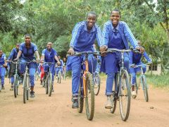 Mit Berner Velos Menschen in Afrika vorwärtsbringen
